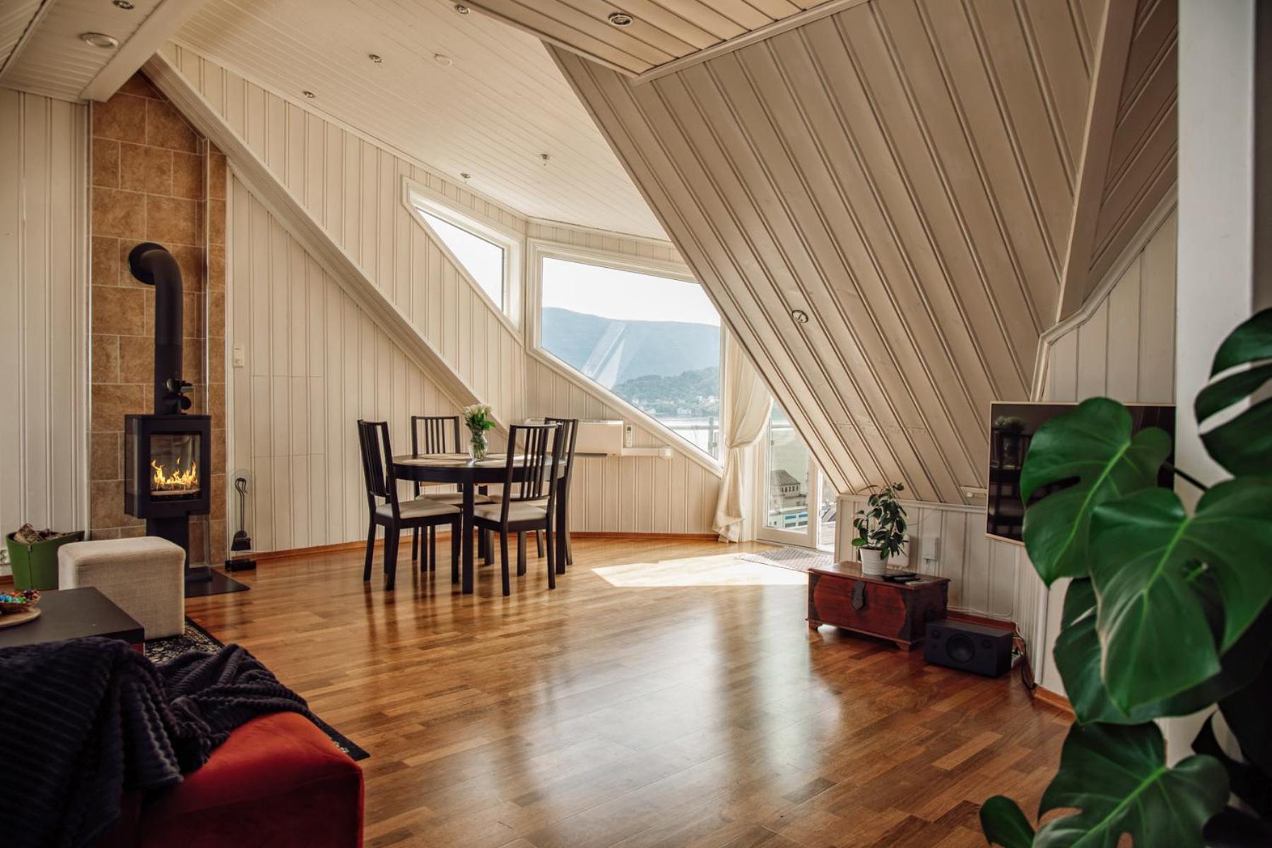 Panorama Apartment With 360 View Of The City Alesund Exterior photo