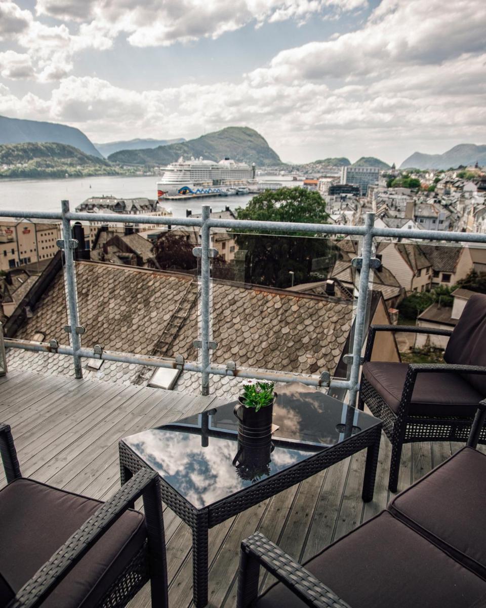 Panorama Apartment With 360 View Of The City Alesund Exterior photo
