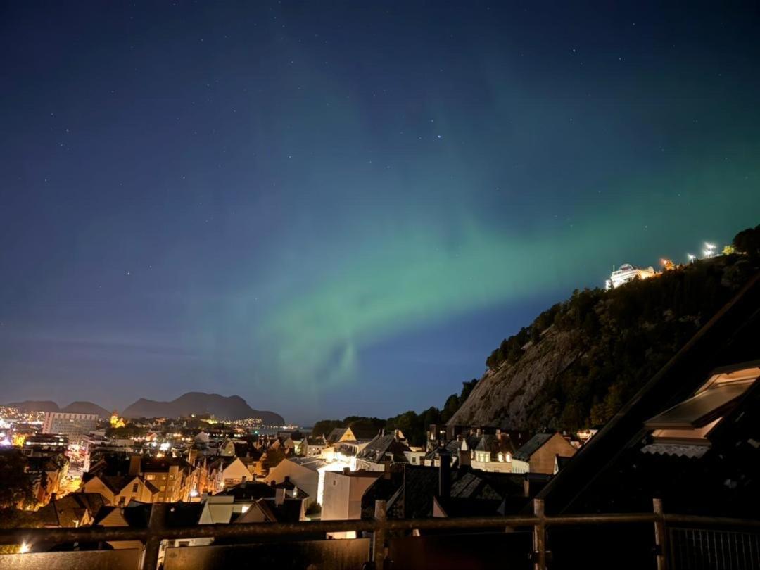 Panorama Apartment With 360 View Of The City Alesund Exterior photo